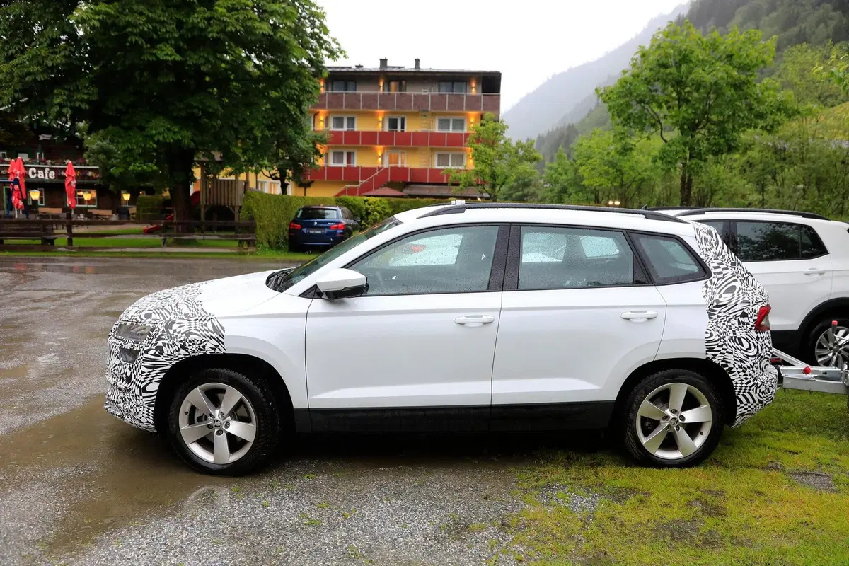 Skoda Karoq e Kodiaq verso il restyling [Foto spia] (10)
