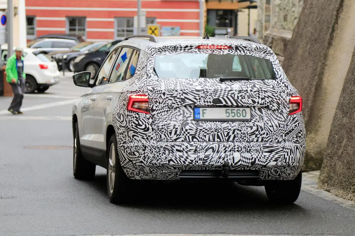 Skoda Karoq e Kodiaq verso il restyling [Foto spia] (12)