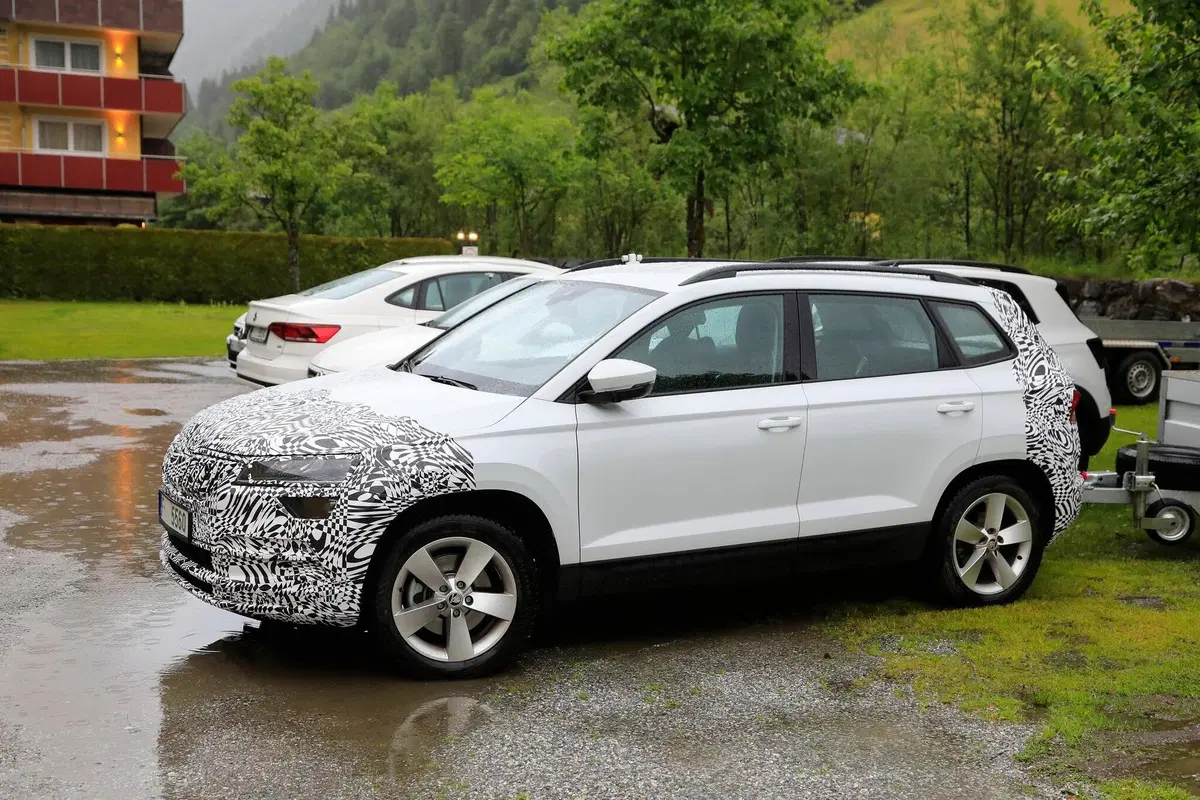 Skoda Karoq e Kodiaq verso il restyling [Foto spia] (11)