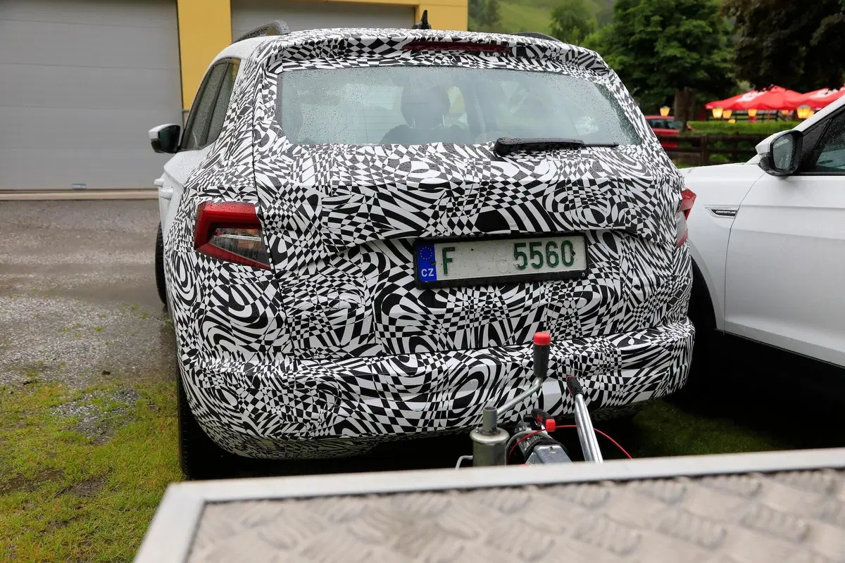 Skoda Karoq e Kodiaq verso il restyling [Foto spia] (13)
