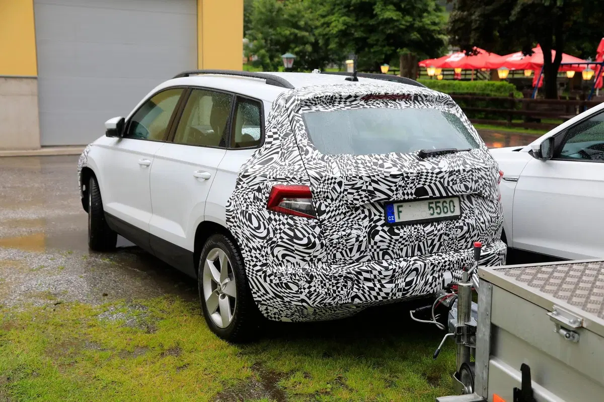Skoda Karoq e Kodiaq verso il restyling [Foto spia] (15)