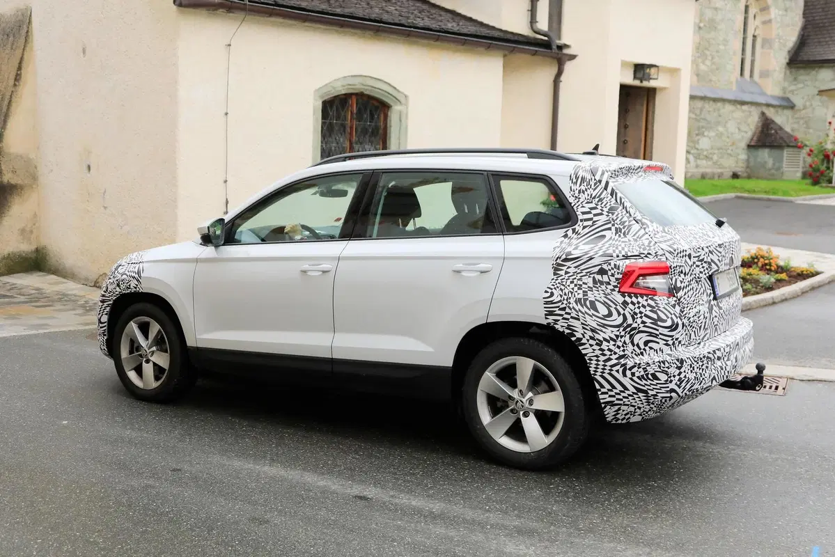 Skoda Karoq e Kodiaq verso il restyling [Foto spia] (16)