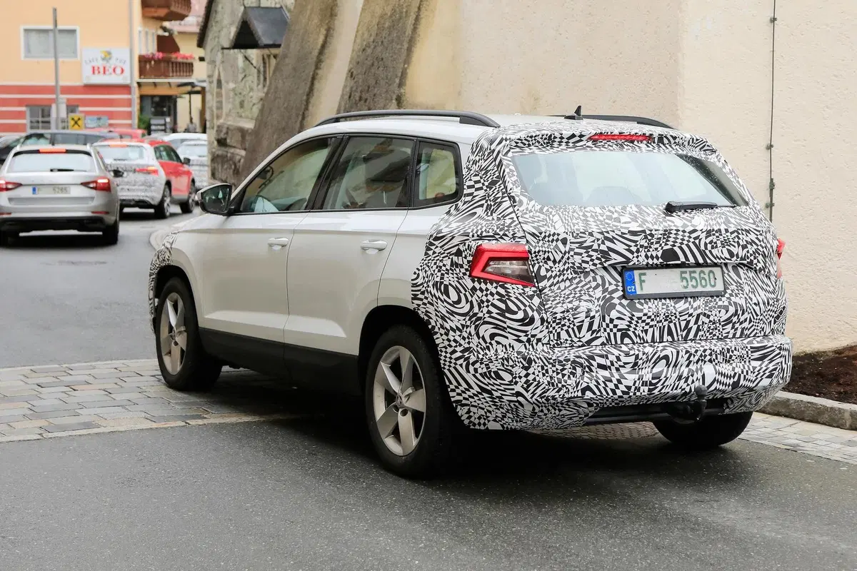 Skoda Karoq e Kodiaq verso il restyling [Foto spia] (17)