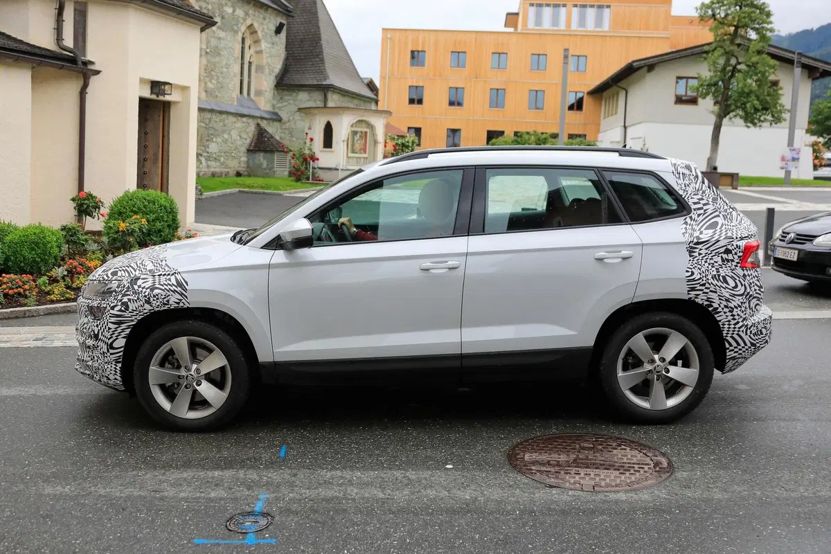 Skoda Karoq e Kodiaq verso il restyling [Foto spia] (19)