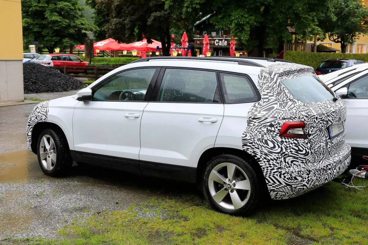 Skoda Karoq e Kodiaq verso il restyling [Foto spia] (21)