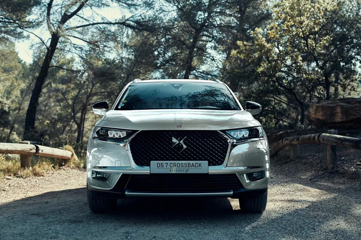 DS 7 Crossback E-Tense, arriva versione da 225 CV (3)