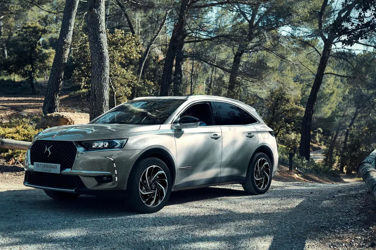DS 7 Crossback E-Tense, arriva versione da 225 CV (2)
