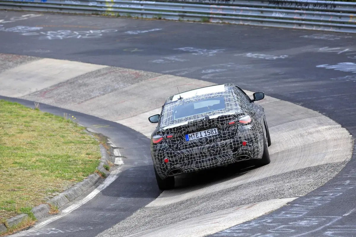 BMW Serie 4 Gran Coupé: maxi griglia anche per la 4 porte [Foto spia] (10)