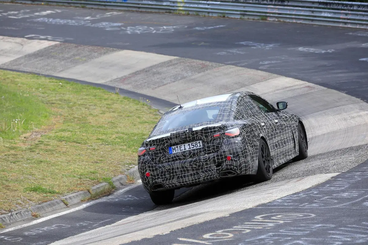 BMW Serie 4 Gran Coupé: maxi griglia anche per la 4 porte [Foto spia] (9)