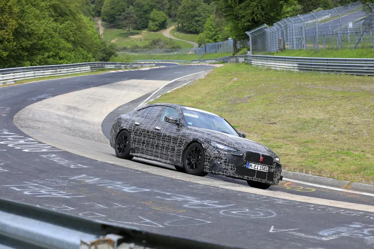 BMW Serie 4 Gran Coupé: maxi griglia anche per la 4 porte [Foto spia] (3)