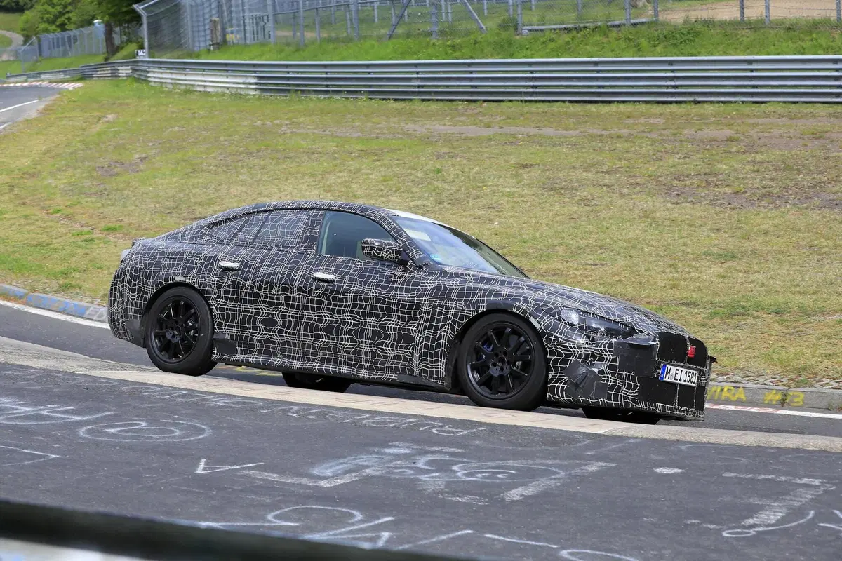 BMW Serie 4 Gran Coupé: maxi griglia anche per la 4 porte [Foto spia] (4)