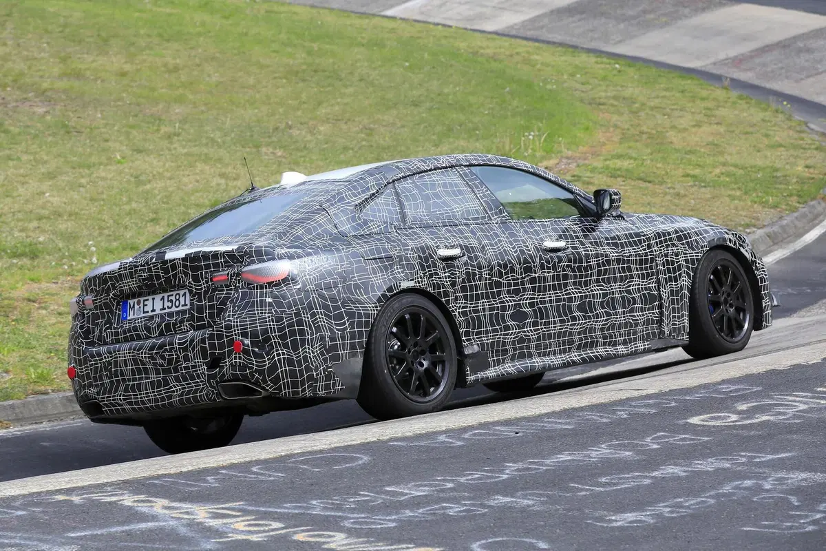 BMW Serie 4 Gran Coupé: maxi griglia anche per la 4 porte [Foto spia] (8)