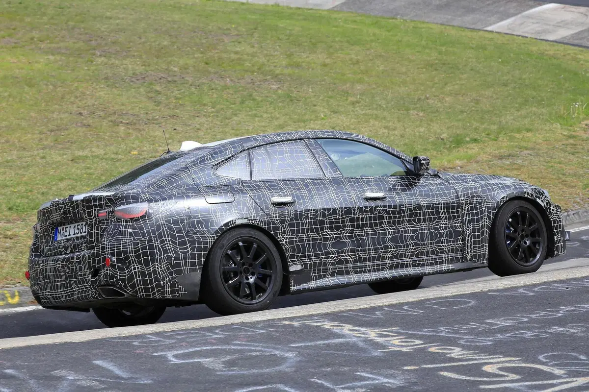 BMW Serie 4 Gran Coupé: maxi griglia anche per la 4 porte [Foto spia] (7)