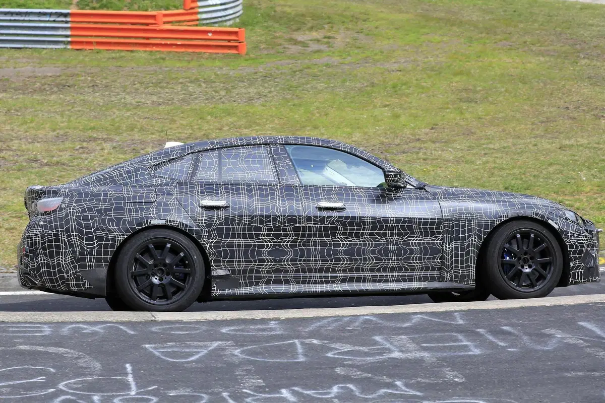 BMW Serie 4 Gran Coupé: maxi griglia anche per la 4 porte [Foto spia] (6)