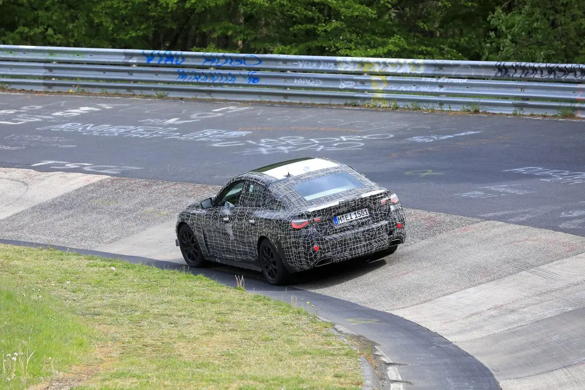 BMW Serie 4 Gran Coupé: maxi griglia anche per la 4 porte [Foto spia] (11)