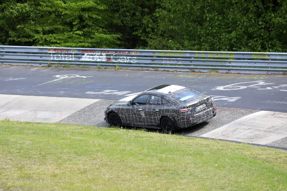 BMW Serie 4 Gran Coupé: maxi griglia anche per la 4 porte [Foto spia] (13)