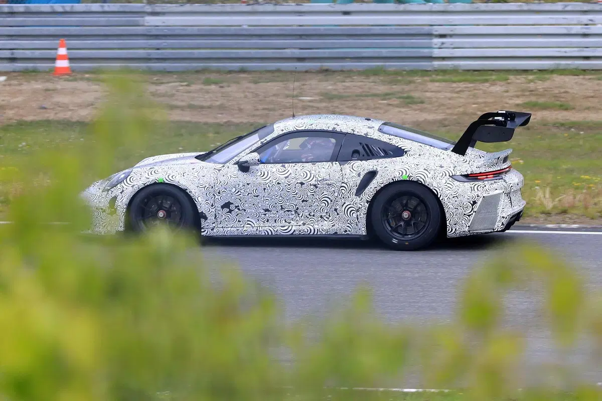 Porsche 911 GT3 R 2020: la 992 da corsa è quasi pronta [Foto spia] (3)