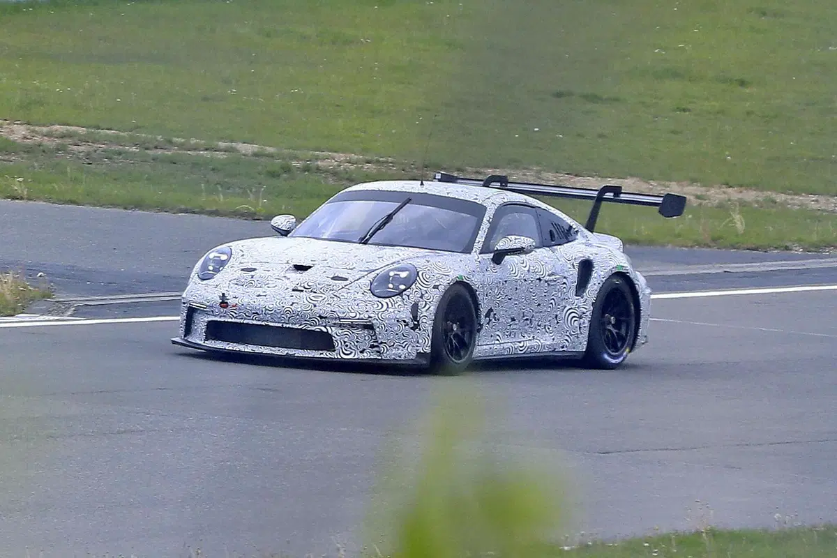 Porsche 911 GT3 R 2020: la 992 da corsa è quasi pronta [Foto spia] (2)