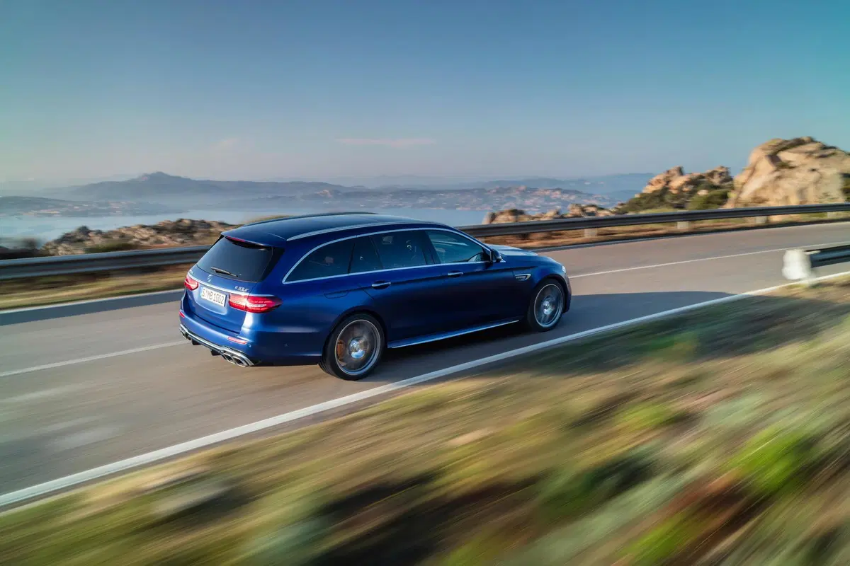 Mercedes-AMG E 63, tolti i veli al restyling  (3)