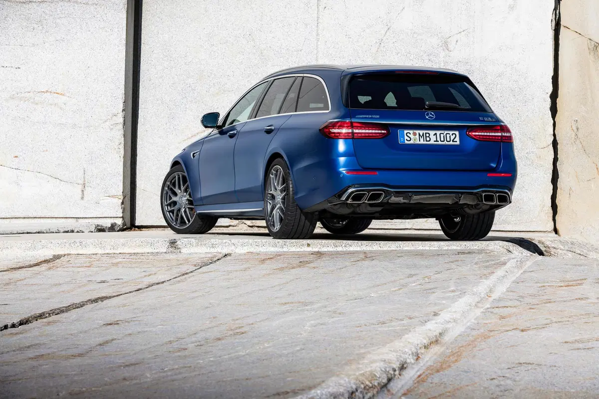 Mercedes-AMG E 63, tolti i veli al restyling  (6)