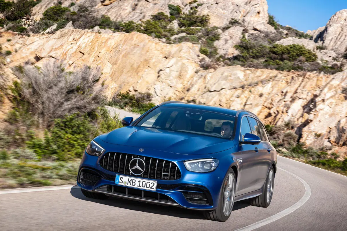 Mercedes-AMG E 63, tolti i veli al restyling  (11)