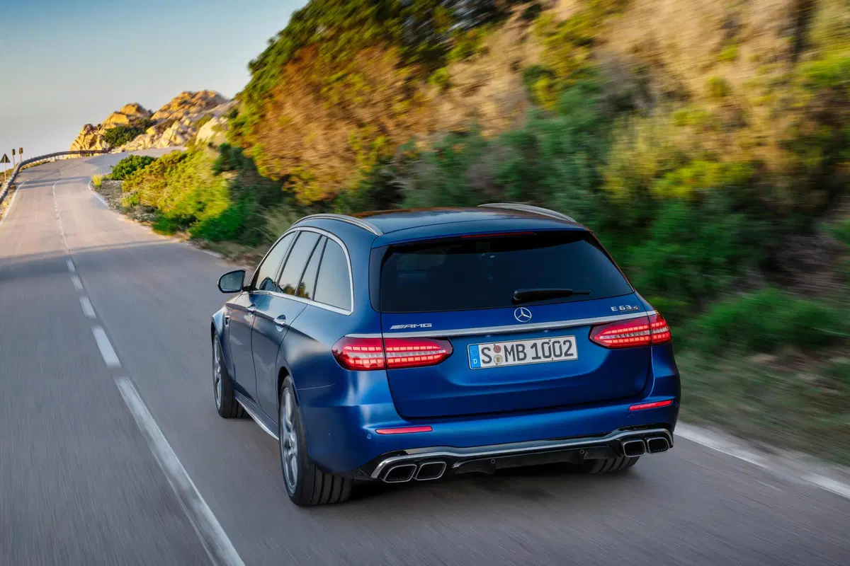 Mercedes-AMG E 63, tolti i veli al restyling  (13)