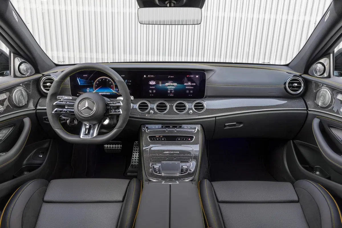 Mercedes-AMG E 63, tolti i veli al restyling  (17)