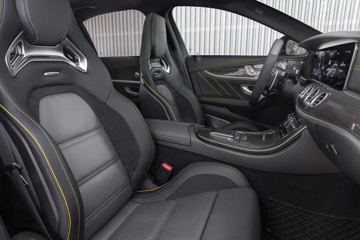 Mercedes-AMG E 63, tolti i veli al restyling  (18)