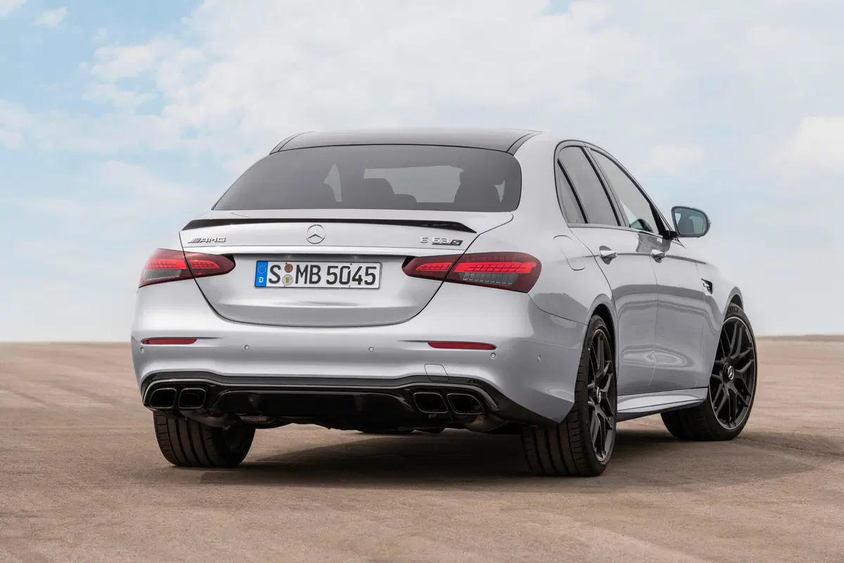 Mercedes-AMG E 63, tolti i veli al restyling  (24)