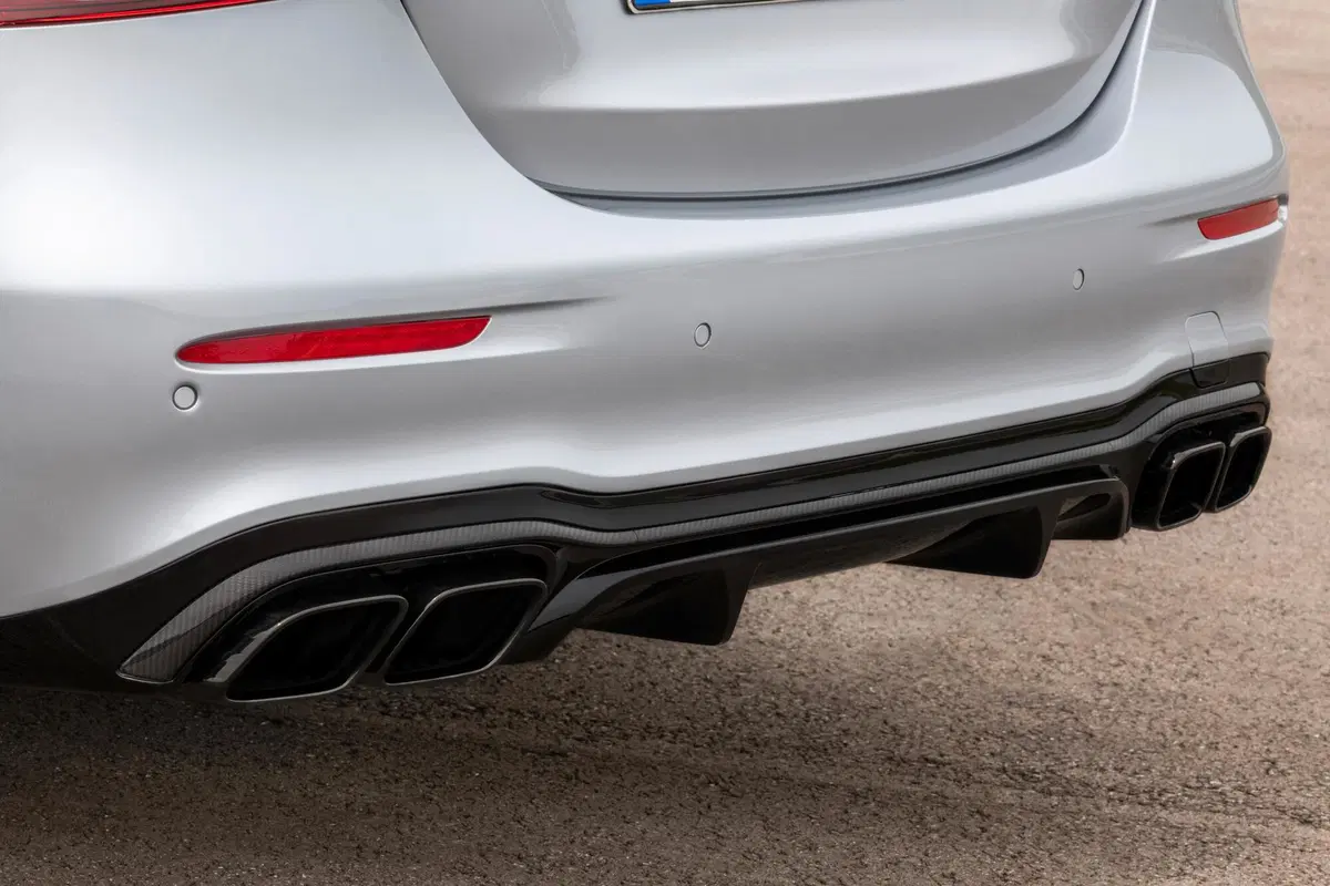 Mercedes-AMG E 63, tolti i veli al restyling  (26)