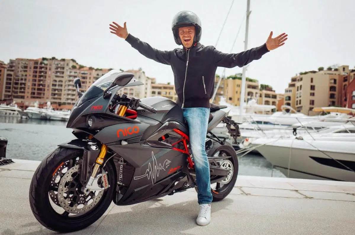 Nico Rosberg mette in palio la sua Energica Ego: il ricavato alla Croce Rossa (2)