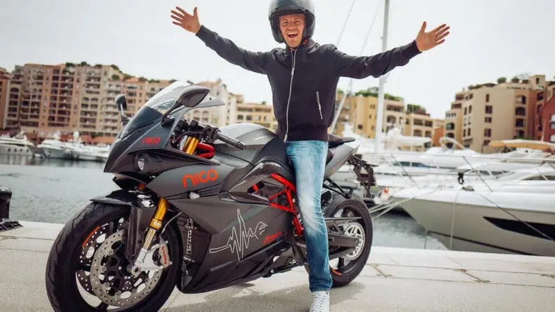 Nico Rosberg mette in palio la sua Energica Ego: il ricavato alla Croce Rossa