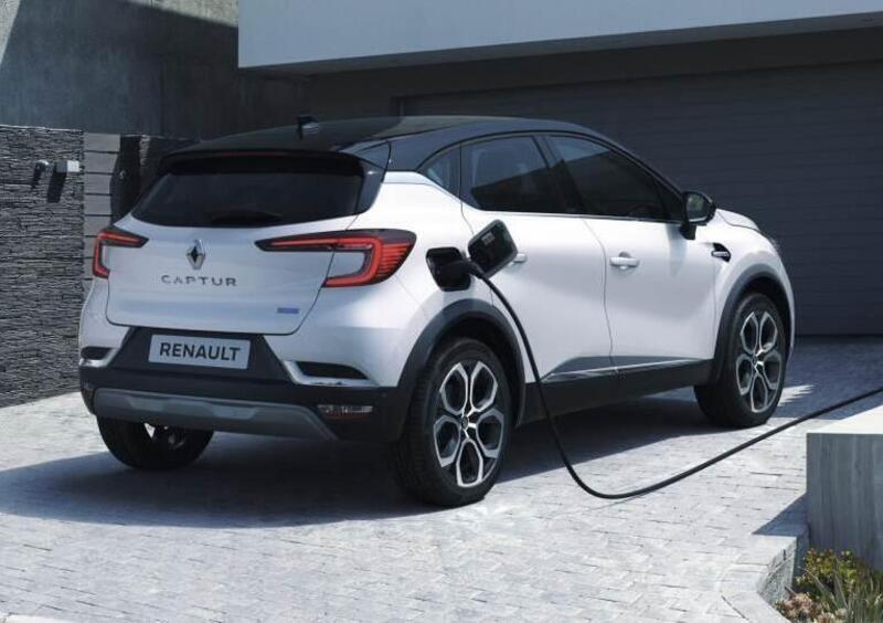 Renault Clio e Captur e-tech, aperti gli ordini in Italia da 21.950&euro;