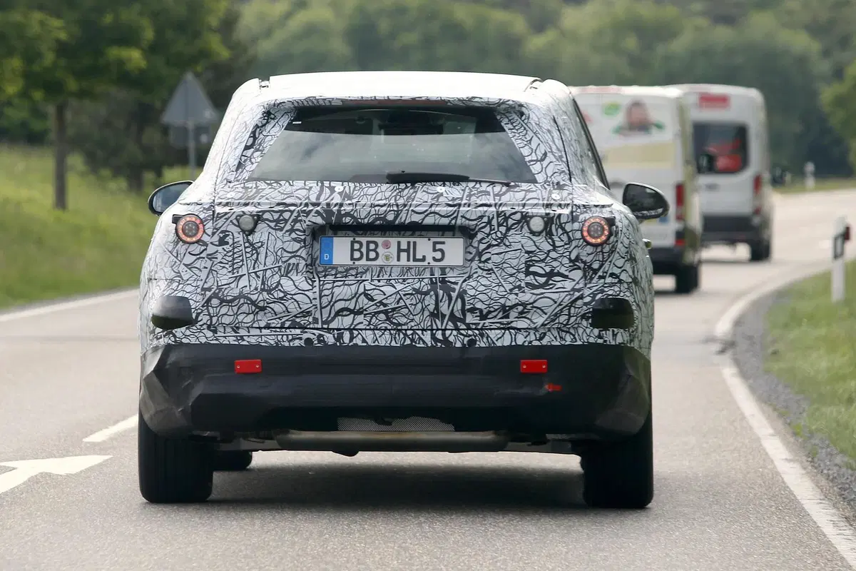 Mercedes GLC: la nuova generazione attesa per il 2022 [Foto spia] (6)