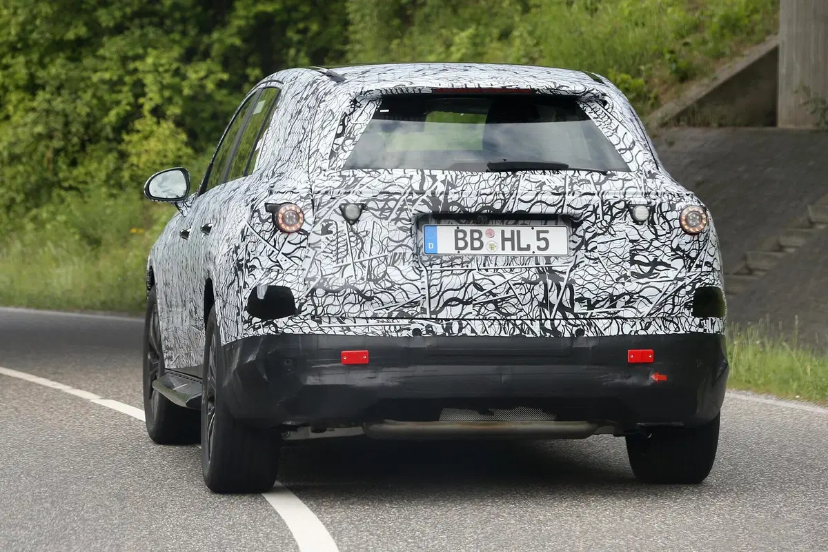 Mercedes GLC: la nuova generazione attesa per il 2022 [Foto spia] (8)