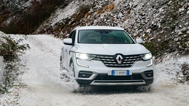 Renault Koleos: restyling di mezz'et&agrave; e tanto tanto comfort [Video]