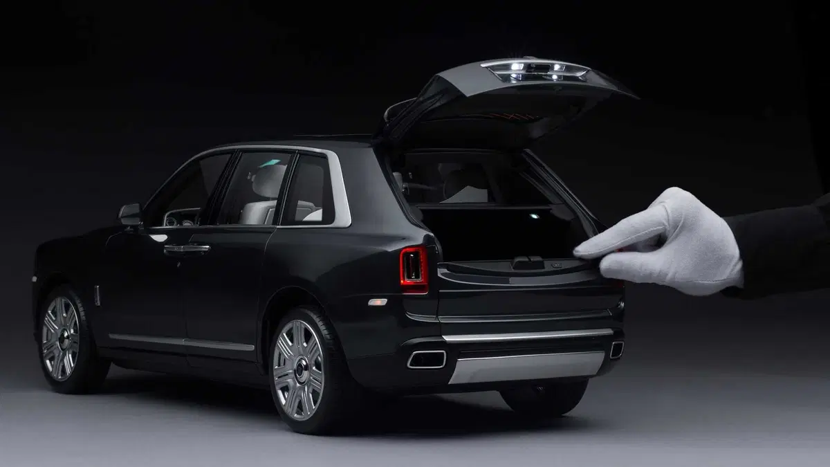 Rolls-Royce Cullinan: un modellino 1:8 fatto e personalizzato come un'auto vera (2)