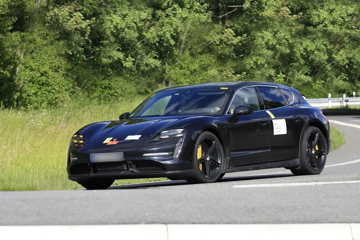 Porsche Taycan Cross Turismo: manca pochissimo [Foto spia] (4)
