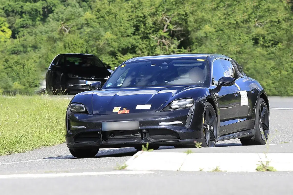 Porsche Taycan Cross Turismo: manca pochissimo [Foto spia] (2)