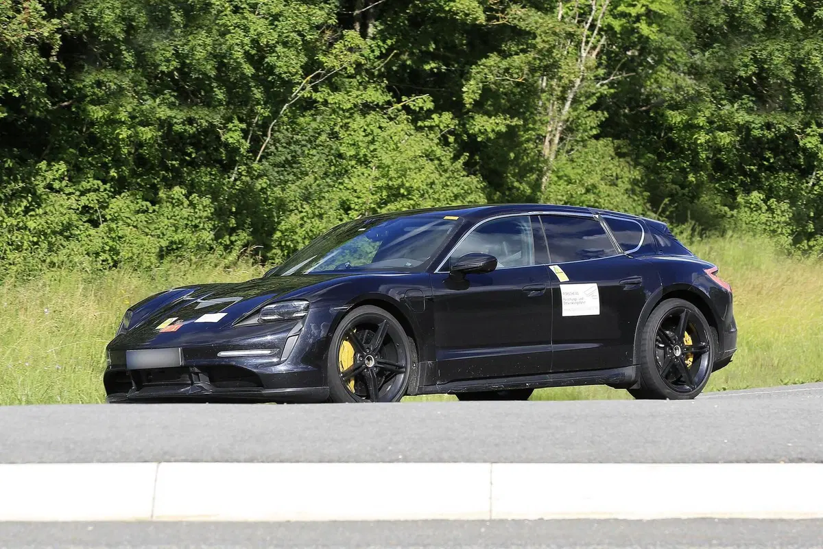 Porsche Taycan Cross Turismo: manca pochissimo [Foto spia] (6)
