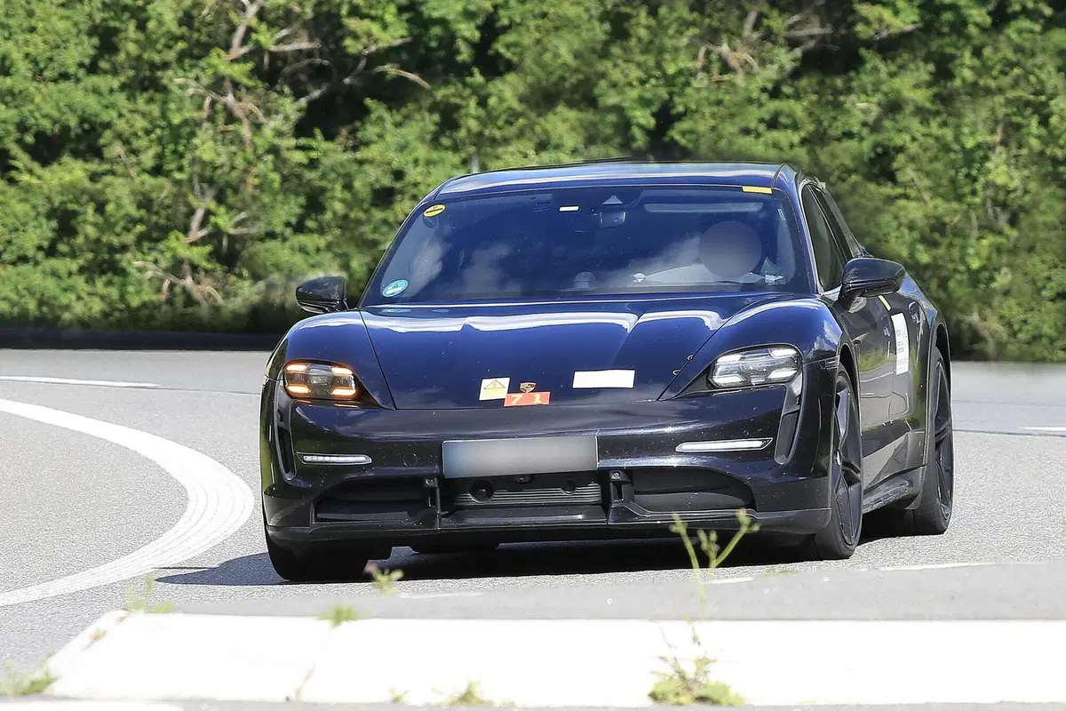 Porsche Taycan Cross Turismo: manca pochissimo [Foto spia]