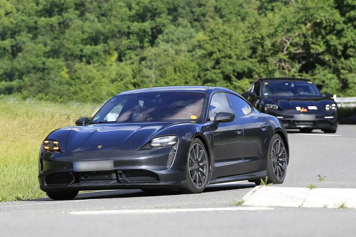 Porsche Taycan Cross Turismo: manca pochissimo [Foto spia] (3)