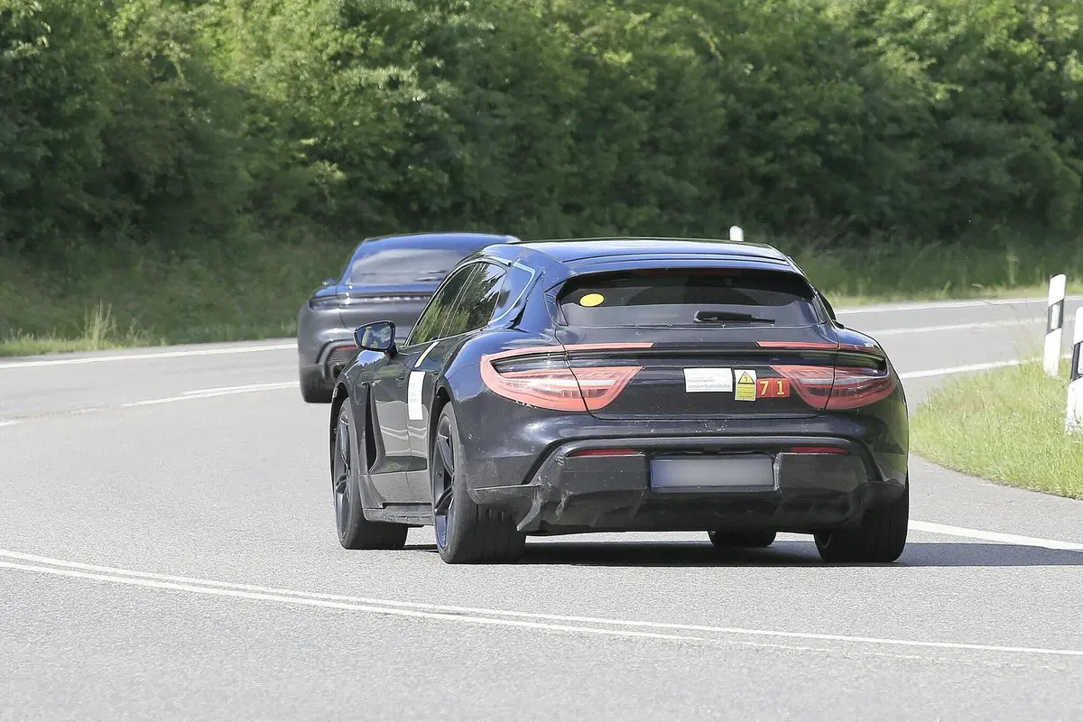 Porsche Taycan Cross Turismo: manca pochissimo [Foto spia] (11)