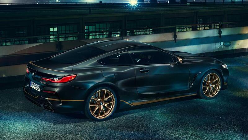 Il posteriore della BMW Serie 8 Golden Thunder Edition