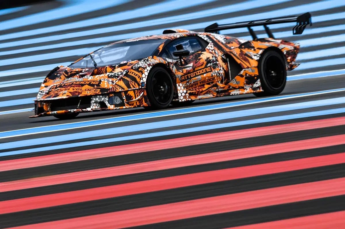 Lamborghini SCV12, debutto imminente per l'hypercar della Squadra Corse 