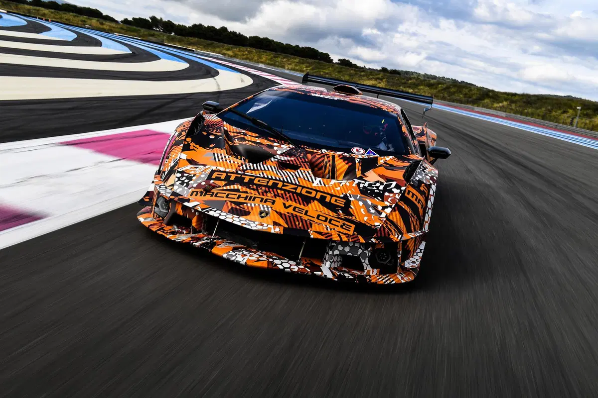 Lamborghini SCV12, debutto imminente per l'hypercar della Squadra Corse  (5)