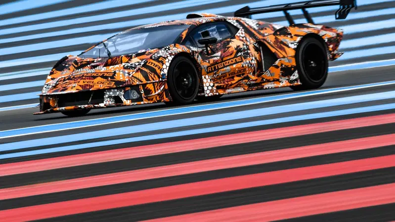 Lamborghini SCV12, debutto imminente per l'hypercar della Squadra Corse [Video]
