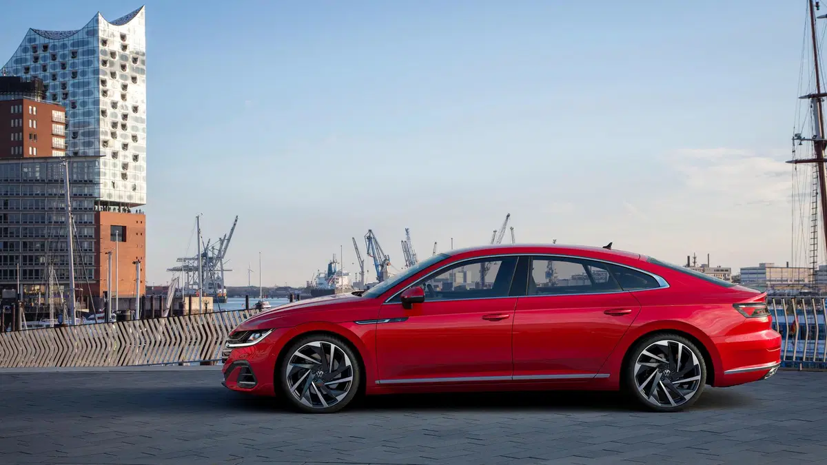 Volkswagen Arteon, con il restyling arriva la Shooting Brake (4)