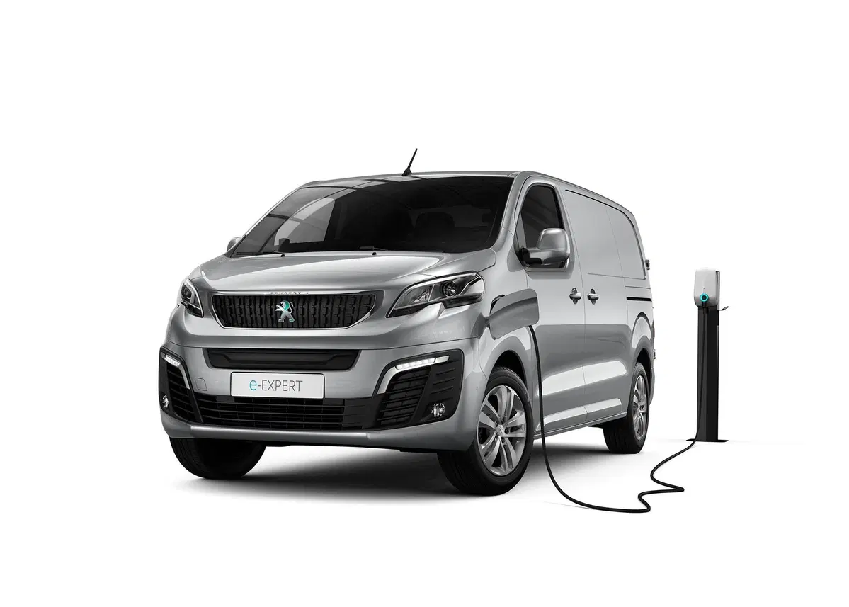 Ecco la rivoluzione dei veicoli commerciali leggeri PSA: tris di furgoni elettrici per la città [no hybrid] (2)