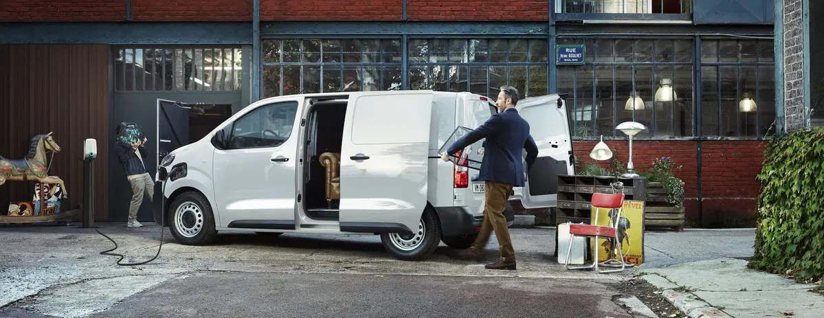 Ecco la rivoluzione dei veicoli commerciali leggeri PSA: tris di furgoni elettrici per la città [no hybrid] (4)